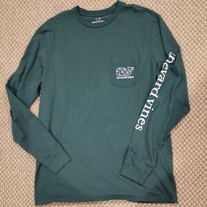 Vineyard Vines Men's Green Long Sleeve yellow lab in whale pocket tee EUC M